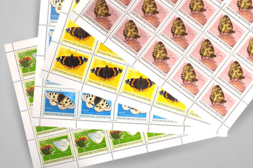 Erste selbstklebende Briefmarke mit Lochperforation