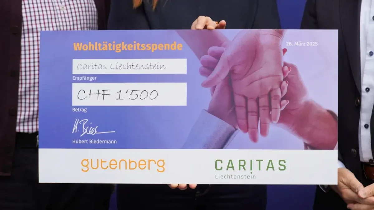 Spendenaktion: Plakat mit Infos über die Spende der Gutenberg AG an die Caritas Liechtenstein